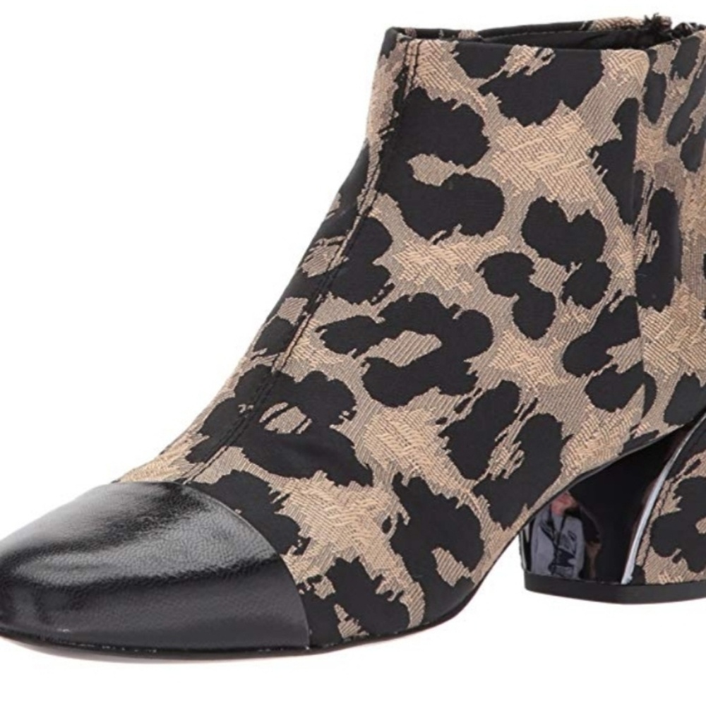 Nine West Fabric Animal print Bootie 5.5 worn 1x